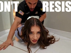 Brunette brune, Fétiche, Hard, Hd, Police, Tatouage, Nénés, Uniforme