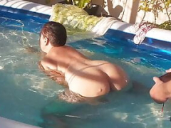 Doigter, Souple, Masturbation, Mamelons, De plein air, Piscine, Nénés, Sous marin