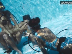 Brunette brune, Tir de sperme, Branlette thaïlandaise, Hd, Hongroise, Piscine, Chatte, Sous marin