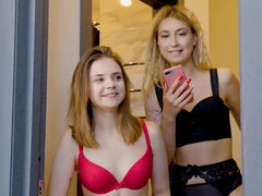 18 jaar, Lieveling, Fetisj, 1 man 2 vrouwen, Roodharige vrouw, Kousen, Tatoeage, Trio