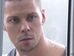 Salle de bains, Sucer une bite, Tir de sperme, En levrette, Noir ébène, Faciale, Doigter, De plein air