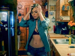 Noire, Sucer une bite, Bondage, Brunette brune, En levrette, Hard, Adolescente, Nénés