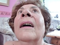 Blasen, Braunhaarige, Oma, Schlaffe titten, Jungendliche (18+), Titten