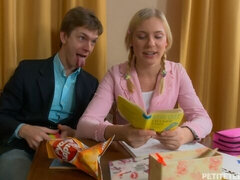 Arsch, Blondine, Blasen, Küssen, Patschen, Entkleiden, Titten, Jungfrau