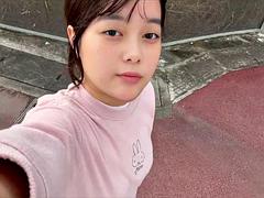 After going to a caf and taking a walk, I masturbated at home and got sick