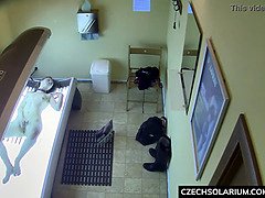 18, 茶髪の, チェコ, オナニー, 現実, 剃毛, 日光浴室, ティーン