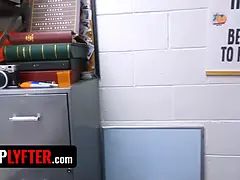 Américain, Coulisses, Blonde, Homme nu et filles habillées, Conversation vulgaire, Domination, Hd, Criant