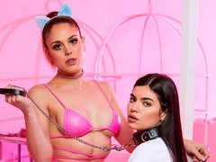 Morena, Fetiche, Penetracion con dedos, Lesbiana, Masturbación, Afeitado, Bofetada, Medias largas