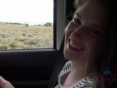 Amateur, Rubia, Coche, Penetracion con dedos, Novia, Pov, Público, Mojado