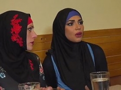 Enthousiasteling, Arabisch, Pijpbeurt, Tsjechisch, Rijpe lesbienne, Moeder die ik wil neuken, Kut duiken, Trio