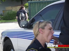 Sucer une bite, Brunette brune, Femme couguar, Noir ébène, Hard, Interracial, Police, Plan cul à trois