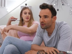 Leie, Arsch, Braunhaarige, Paar, Hundestellung, Europäisch, Masturbation, Tätowierung