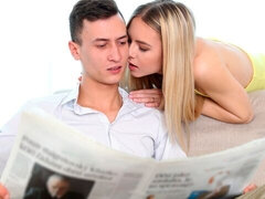 Blonde, Sucer une bite, En levrette, Léchez, Seins naturels, Petite femme, Serré, Nénés