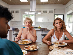 Zwart, Blond, Cousine, Jurk, Eten, Voetbeurt, Keuken, Trio