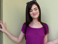 Shopaholic lovely earns money spreading legs for a stranger