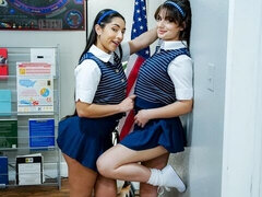 18 jahre, Grosser arsch, Grosse titten, Braunhaarige, Aufs gesicht abspritzen, Penis, Dürr, Jungendliche (18+)