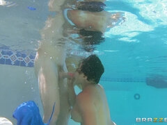 Asiatisch, Grosser schwanz, Blasen, Braunhaarige, Im freien, Pool, Ablutschen