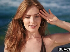 Noire, En levrette, Bâillonner, Interracial, Embrassement, Seins naturels, Rousse roux, Tatouage
