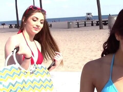 Язык в попке, Красотки, Спальня, Лесбиянка, Натуральные сиськи, На публике, Тату, Молоденькие