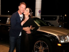 Anaal, Pijpbeurt, Rondborstig, Auto, Schattig, Handbeurt, Moeder die ik wil neuken, Buiten