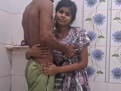 18 ans, Amateur, Salle de bains, Grosse bite, Sucer une bite, Mignonne, Indienne, Adolescente