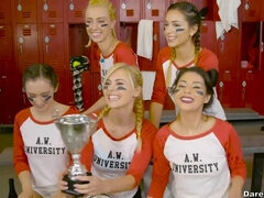 Bruinharig, Seksspeelgoed, Groep, Harig, Feest, Geschoren, Voorbinddildo, Tiener