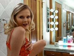 Amateur, Grosse bite, Blonde, Sucer une bite, En levrette, Seins naturels, Maigrichonne, Adolescente