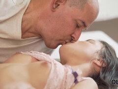 Anal, Brunette brune, Papa, Hard, Hd, Léchez, Rasée, Adolescente