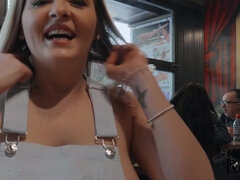 Американки, Ванна, Блондинки, Минет, Пухленькие, Член, На публике, Между сисек