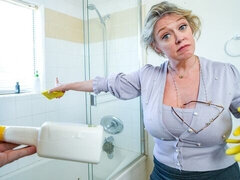 Grosser arsch, Blondine, Vollbusig, Pummelig, Handjob, Mutti, Rasiert, Taboo