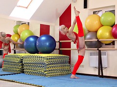 Tussi, Blondine, Flashen, Sporthalle, Nackt, Russisch, Jungendliche (18+), Titten