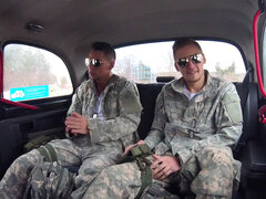 Armee, Tschechisch, Aufs gesicht abspritzen, Handjob, Lecken, Muschi, Flotter dreier, Uniform