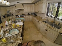 Gros cul, Blonde, Sucer une bite, Plantureuse, Hard, Cuisine, Maman, Pov