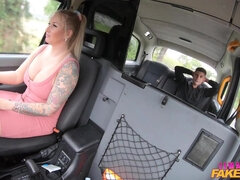 Enthousiasteling, Grote kont, Grote lul, Rondborstig, Auto, Buiten, Billekoek, Tieten likken