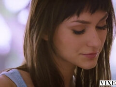 Nana, Garce, Sucer une bite, Brunette brune, Éjaculation interne, Gorge profonde, Petite femme, Rasée