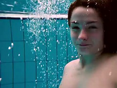Amateur, Plage, Brunette brune, Piscine, Public, Softcore, Adolescente, Nénés