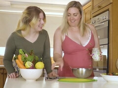 Enthousiasteling, Mooie dikke vrouwen, Blond, Rondborstig, Fetisj, Vingeren, Likken, Orgasme