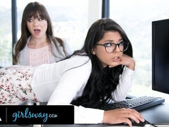 Culo grande, Penetracion con dedos, Lesbiana, Lamidas, Oficina, Bragas, Falda, Tetas