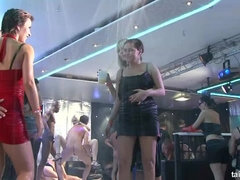 Bekleidet, Hardcore, Lesbisch, Orgie, Party, Pornostars, Satin, Swingers