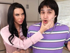 Adorable, Gros cul, Grosse bite, Gros seins, Sucer une bite, Brunette brune, En levrette, Maman