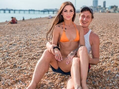 Braunhaarige, Süss, Handjob, Lecken, Muschi, Dürr, Tätowierung, Titten