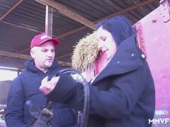 Leie, Braunhaarige, Bauernhof, Lingerie, Masturbation, Nylon