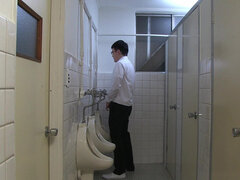 Sucer une bite, Tir de sperme, Branlette thaïlandaise, Japonaise, Élève, Adolescente, Toilettes, Uniforme