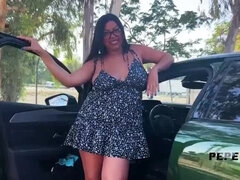 Grosser schwanz, Braunhaarige, Auto, Hundestellung, Flashen, Latina, Milf, Öffentlich