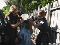 Gros cul, Gros seins, Blonde, Brunette brune, Tir de sperme, Grosse, Interracial, Public