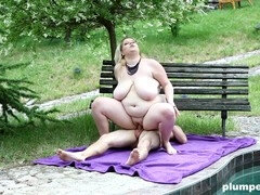 Amateur, Belle grosse femme bgf, Sucer une bite, Rondelette, Grosse, Mature, Seins naturels, De plein air