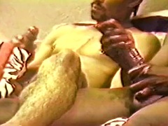 Grosse bite, Noire, Sucer une bite, Homosexuelle, Branlette thaïlandaise, Hard, Plan cul à trois, Rétro ancien