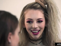 Grote kont, Gezichtzitten, Eerste keer, Zoenen, Lesbisch, Likken, Kut duiken, Realiteit