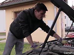 Big man seduces and fucks car-repairs hetero guy