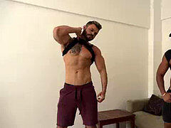 two cubs muscle idolize